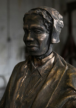 Sojourner Truth sculpture by Woodrow Nash, photo by Maddie McGarvey